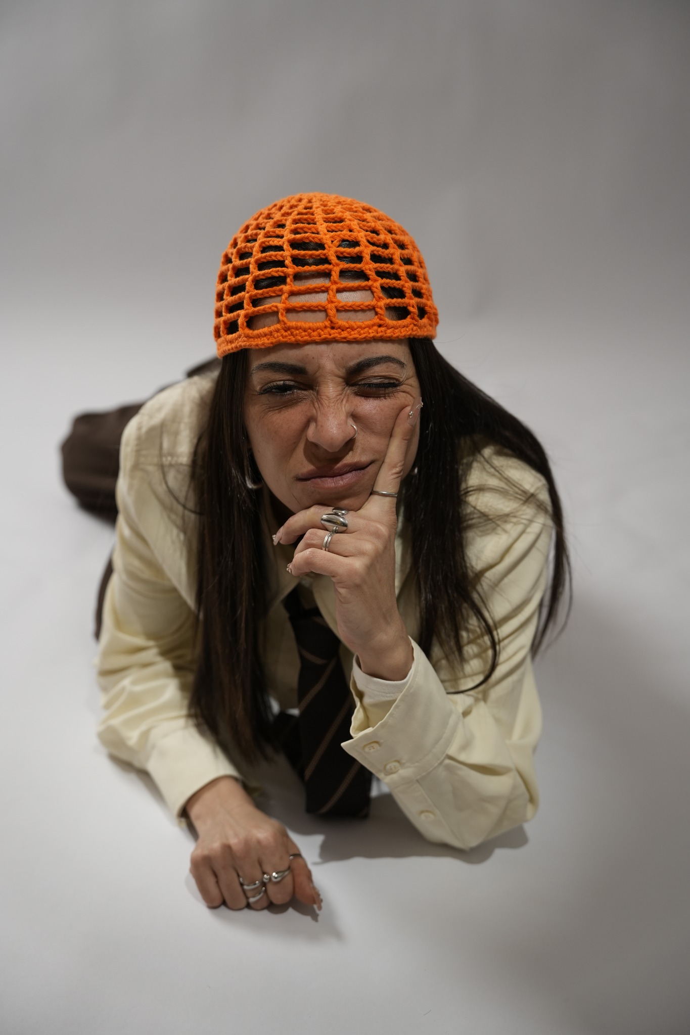 Stefania con cappello arancione